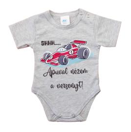 Feliratos rövid ujjú baba body