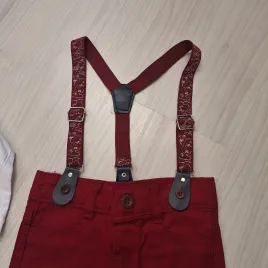 Baba alkalmi szett kisfiúknak Fehér-piros színben mintás nadrágtartóval